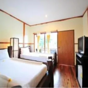 https://phuttachot-resort.hotelskophiphi.com